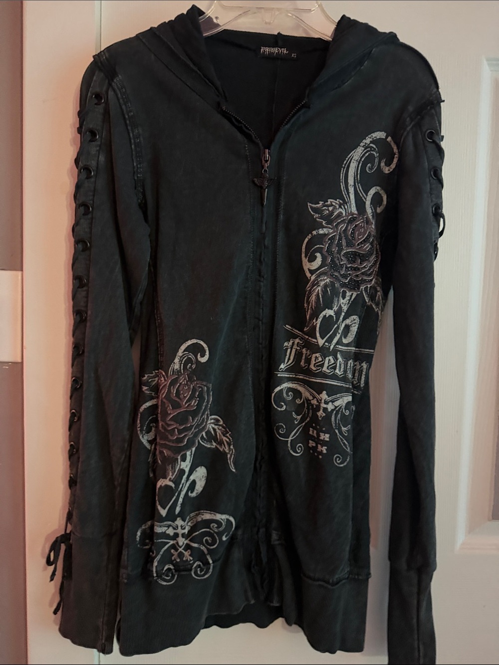 Primevil VINTAGE Y2K Women’s Black Rose Zip-Up Hoodie with Lace-Up Sleeves